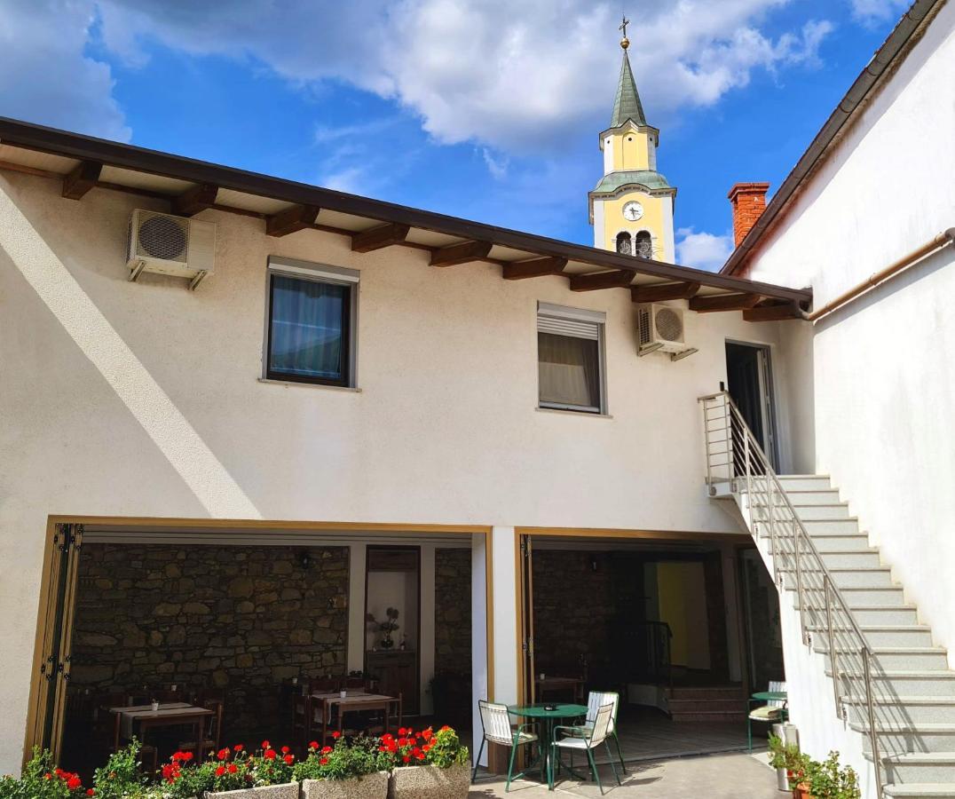 Restaurant & Apartments Getaway Pri Kobalu Vipava Εξωτερικό φωτογραφία