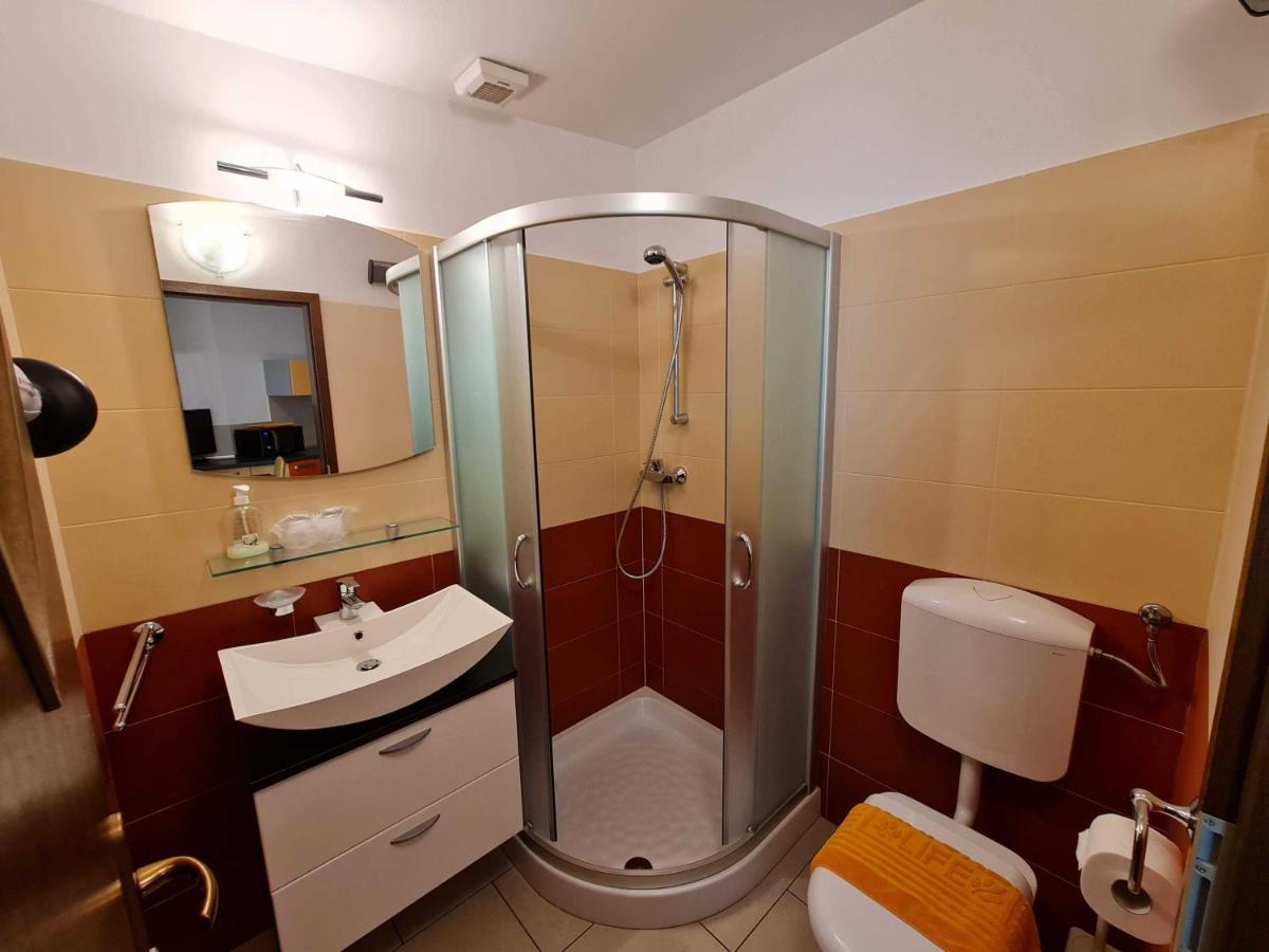Restaurant & Apartments Getaway Pri Kobalu Vipava Εξωτερικό φωτογραφία